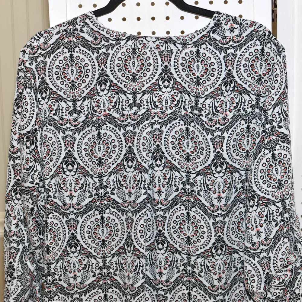 Plus Size Cato 18/20 Black, White & Red High-Low Blouse With Roll Tab Sleeves - Picture 10 of 11